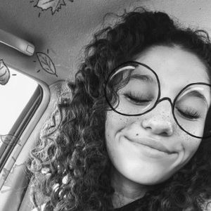 Meet your Posher, Jenavieve